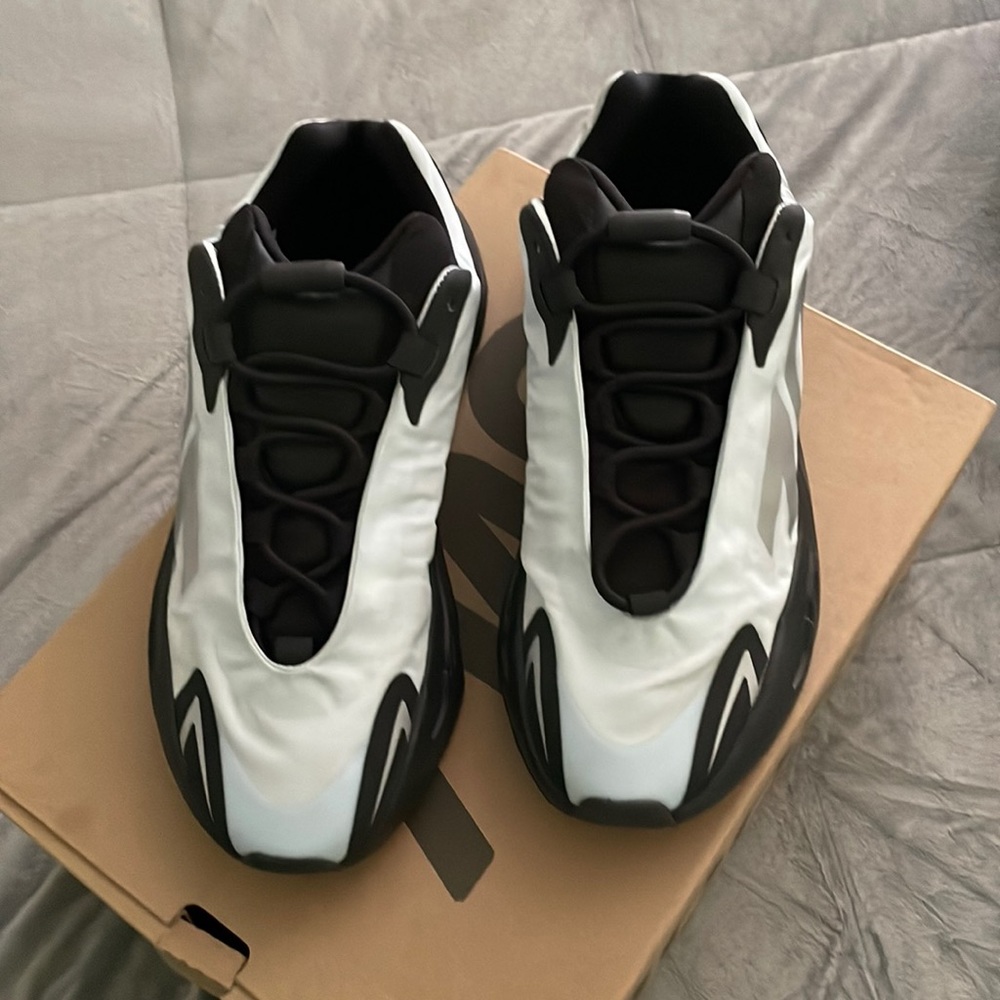 Yeezy 700 MNVN blue tint